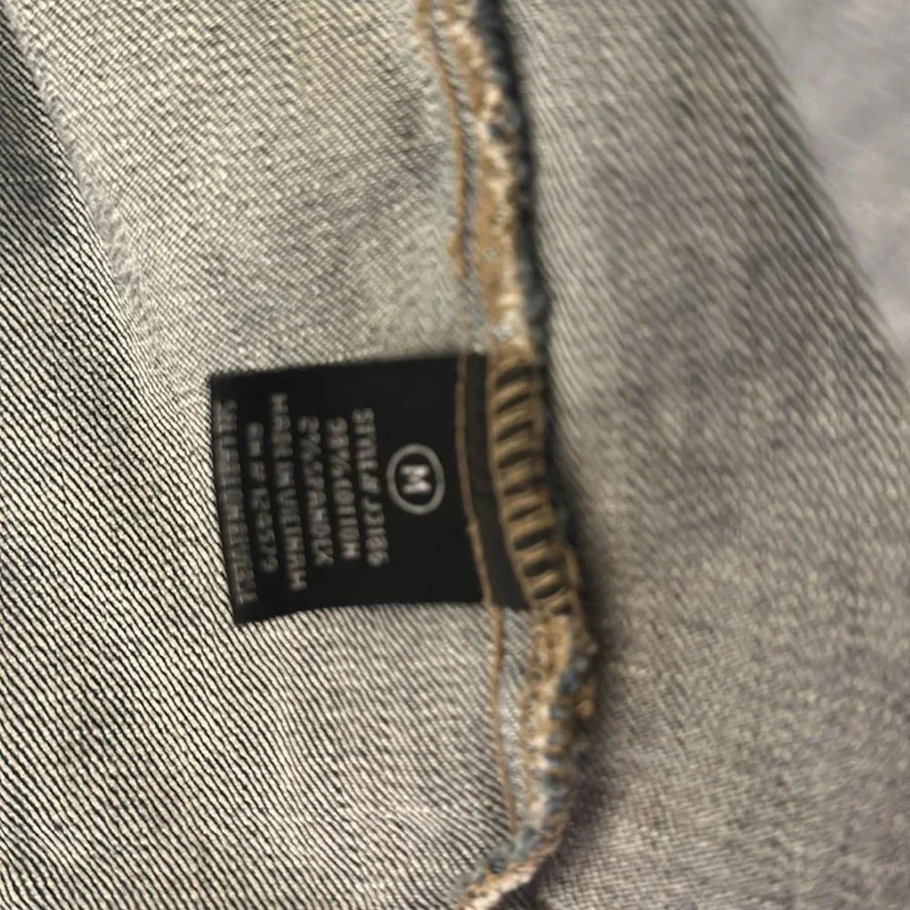 Sneak Peek cropped denim jacket - Picture 6 of 7